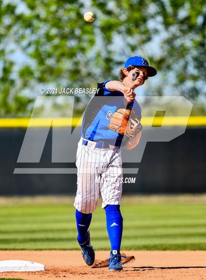 Thumbnail 1 in Gilbert @ Mesquite photogallery.
