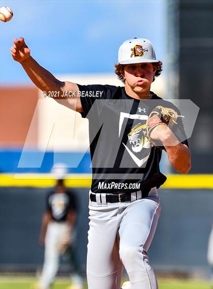 Thumbnail 1 in Gilbert @ Mesquite photogallery.