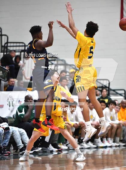 Thumbnail 2 in Rancho Christian vs. Damien (The Classic at Damien) photogallery.