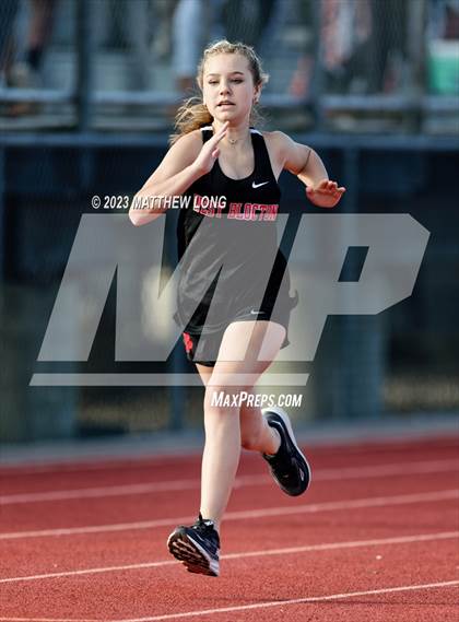 Thumbnail 2 in Husky Hilltop Classic photogallery.