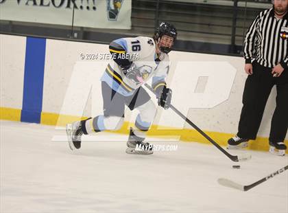 Thumbnail 2 in Valor Christian vs. Denver East (CHSAA 5A Quarterfinals) photogallery.