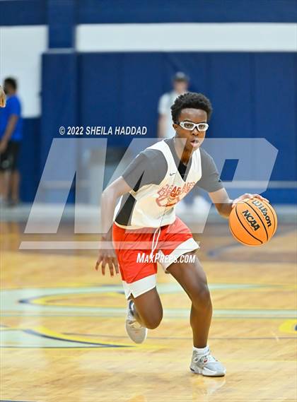 Thumbnail 1 in Calvary Christian vs Clearwater (The Hoop Vibe) photogallery.