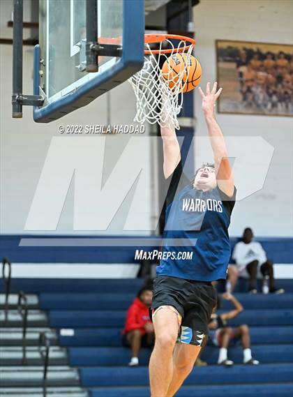 Thumbnail 1 in Calvary Christian vs Clearwater (The Hoop Vibe) photogallery.