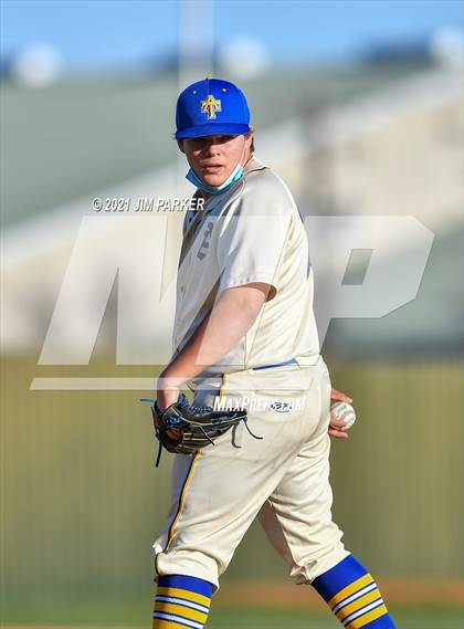 Thumbnail 3 in Del Valle vs. Anderson (AISD Tournament) photogallery.