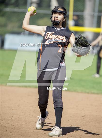 Thumbnail 2 in Flintridge Prep vs South Pasadena photogallery.