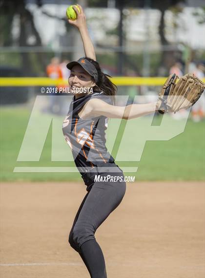 Thumbnail 3 in Flintridge Prep vs South Pasadena photogallery.