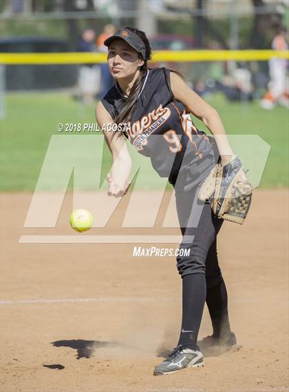 Thumbnail 2 in Flintridge Prep vs South Pasadena photogallery.