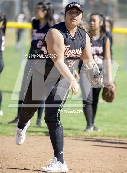 Thumbnail 3 in Flintridge Prep vs South Pasadena photogallery.