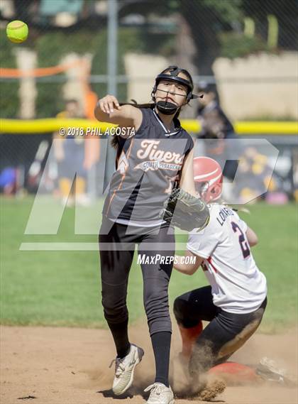 Thumbnail 2 in Flintridge Prep vs South Pasadena photogallery.