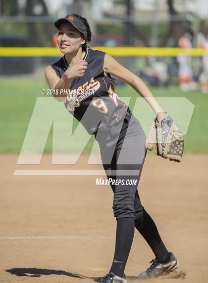 Thumbnail 3 in Flintridge Prep vs South Pasadena photogallery.