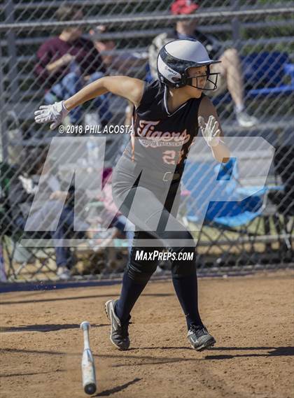 Thumbnail 3 in Flintridge Prep vs South Pasadena photogallery.