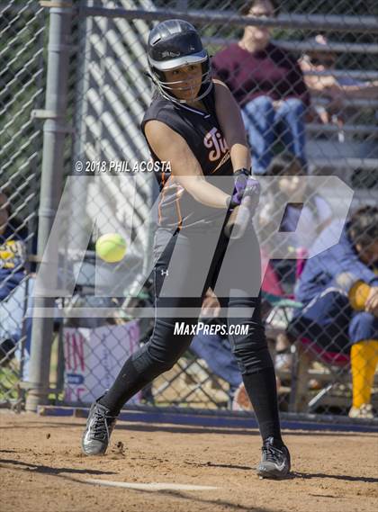 Thumbnail 3 in Flintridge Prep vs South Pasadena photogallery.
