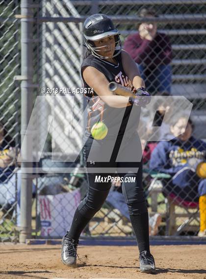 Thumbnail 3 in Flintridge Prep vs South Pasadena photogallery.