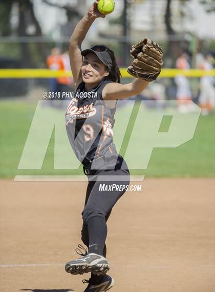 Thumbnail 2 in Flintridge Prep vs South Pasadena photogallery.
