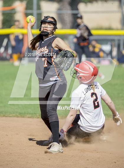 Thumbnail 3 in Flintridge Prep vs South Pasadena photogallery.