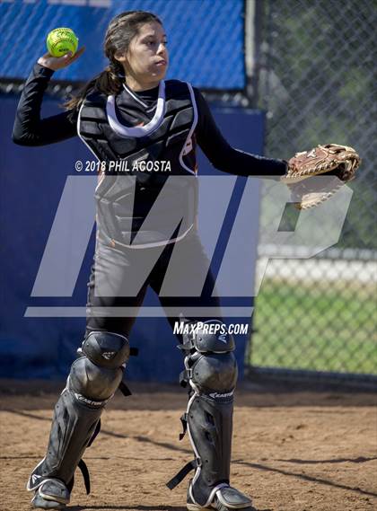 Thumbnail 3 in Flintridge Prep vs South Pasadena photogallery.