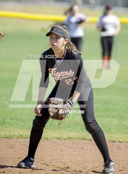 Thumbnail 1 in Flintridge Prep vs South Pasadena photogallery.