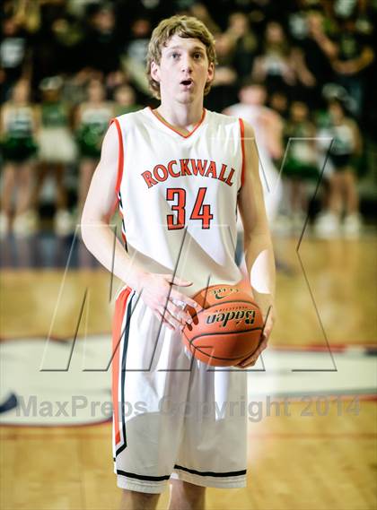 Thumbnail 2 in Berkner [L. V.] vs Rockwall (UIL 5A Area Playoff) photogallery.