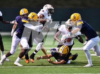 Thumbnail 2 in Lamar vs. Haltom (UIL 6A Bi-District Playoff) photogallery.