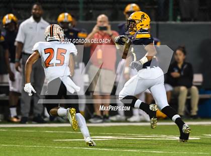 Thumbnail 1 in Lamar vs. Haltom (UIL 6A Bi-District Playoff) photogallery.