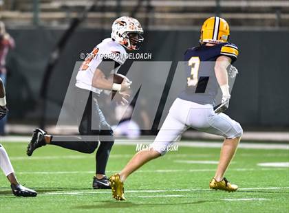 Thumbnail 2 in Lamar vs. Haltom (UIL 6A Bi-District Playoff) photogallery.