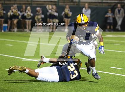 Thumbnail 2 in Lamar vs. Haltom (UIL 6A Bi-District Playoff) photogallery.