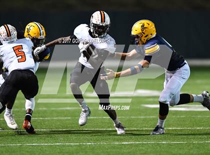 Thumbnail 1 in Lamar vs. Haltom (UIL 6A Bi-District Playoff) photogallery.