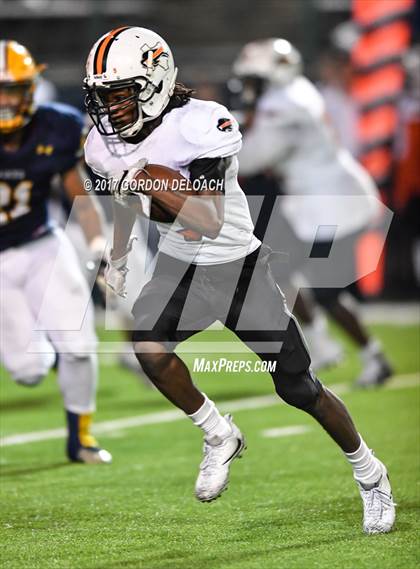 Thumbnail 3 in Lamar vs. Haltom (UIL 6A Bi-District Playoff) photogallery.