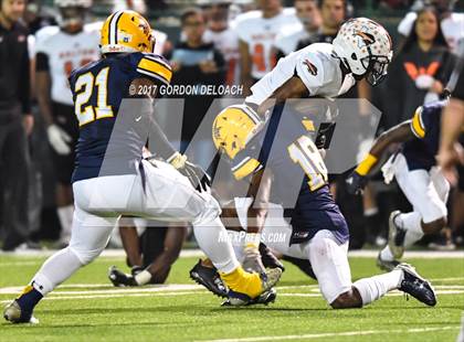 Thumbnail 2 in Lamar vs. Haltom (UIL 6A Bi-District Playoff) photogallery.