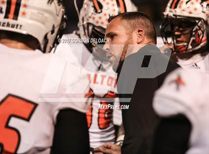 Thumbnail 2 in Lamar vs. Haltom (UIL 6A Bi-District Playoff) photogallery.