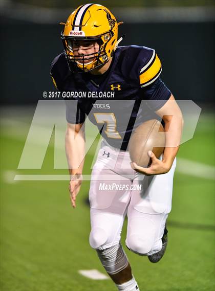 Thumbnail 2 in Lamar vs. Haltom (UIL 6A Bi-District Playoff) photogallery.