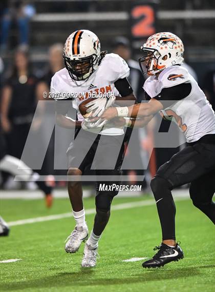 Thumbnail 2 in Lamar vs. Haltom (UIL 6A Bi-District Playoff) photogallery.