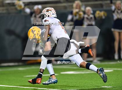 Thumbnail 2 in Lamar vs. Haltom (UIL 6A Bi-District Playoff) photogallery.