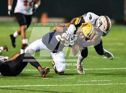Thumbnail 3 in Lamar vs. Haltom (UIL 6A Bi-District Playoff) photogallery.