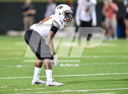 Thumbnail 1 in Lamar vs. Haltom (UIL 6A Bi-District Playoff) photogallery.