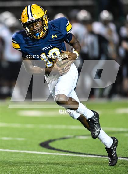 Thumbnail 3 in Lamar vs. Haltom (UIL 6A Bi-District Playoff) photogallery.