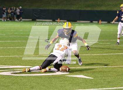 Thumbnail 2 in Lamar vs. Haltom (UIL 6A Bi-District Playoff) photogallery.
