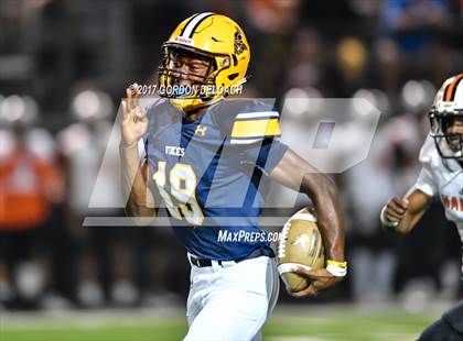 Thumbnail 2 in Lamar vs. Haltom (UIL 6A Bi-District Playoff) photogallery.