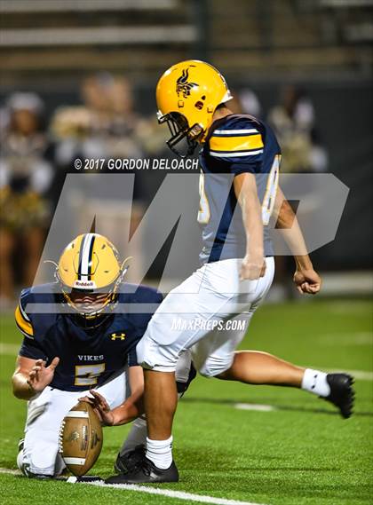 Thumbnail 2 in Lamar vs. Haltom (UIL 6A Bi-District Playoff) photogallery.