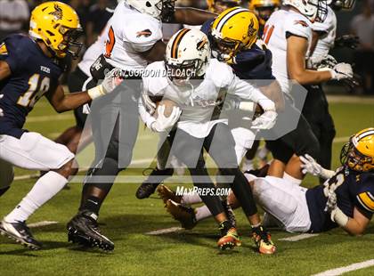 Thumbnail 3 in Lamar vs. Haltom (UIL 6A Bi-District Playoff) photogallery.