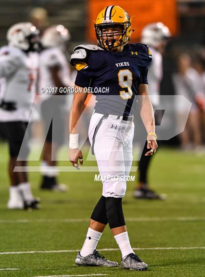 Thumbnail 2 in Lamar vs. Haltom (UIL 6A Bi-District Playoff) photogallery.
