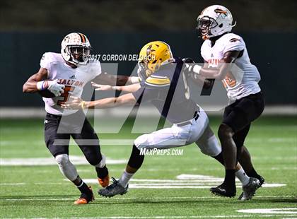 Thumbnail 2 in Lamar vs. Haltom (UIL 6A Bi-District Playoff) photogallery.