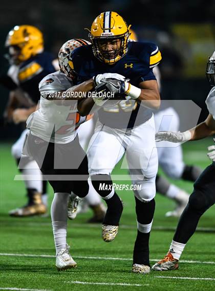 Thumbnail 3 in Lamar vs. Haltom (UIL 6A Bi-District Playoff) photogallery.