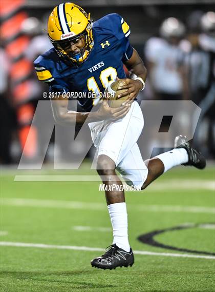 Thumbnail 1 in Lamar vs. Haltom (UIL 6A Bi-District Playoff) photogallery.