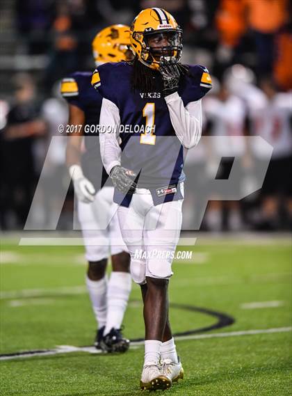 Thumbnail 1 in Lamar vs. Haltom (UIL 6A Bi-District Playoff) photogallery.