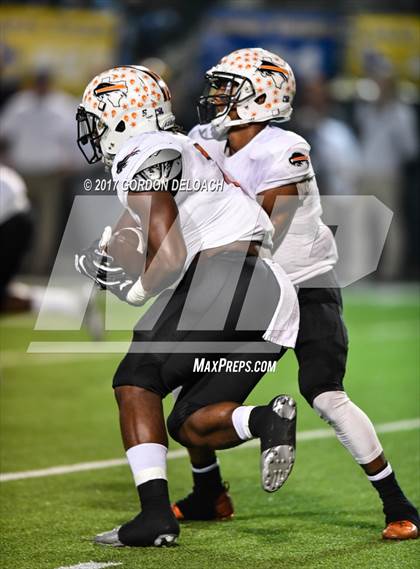 Thumbnail 1 in Lamar vs. Haltom (UIL 6A Bi-District Playoff) photogallery.