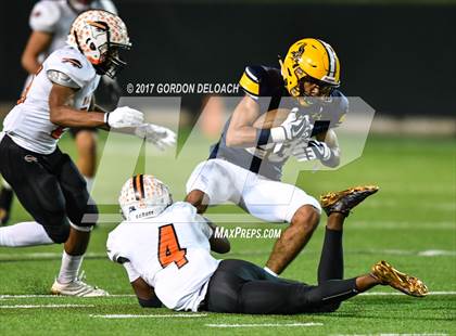 Thumbnail 2 in Lamar vs. Haltom (UIL 6A Bi-District Playoff) photogallery.
