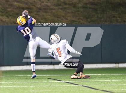 Thumbnail 2 in Lamar vs. Haltom (UIL 6A Bi-District Playoff) photogallery.