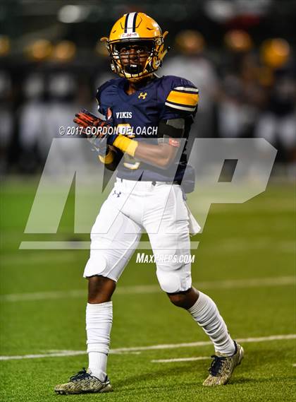 Thumbnail 2 in Lamar vs. Haltom (UIL 6A Bi-District Playoff) photogallery.
