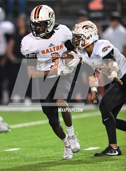 Thumbnail 2 in Lamar vs. Haltom (UIL 6A Bi-District Playoff) photogallery.